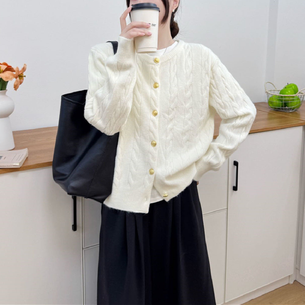 Round neck long sleeved sweater