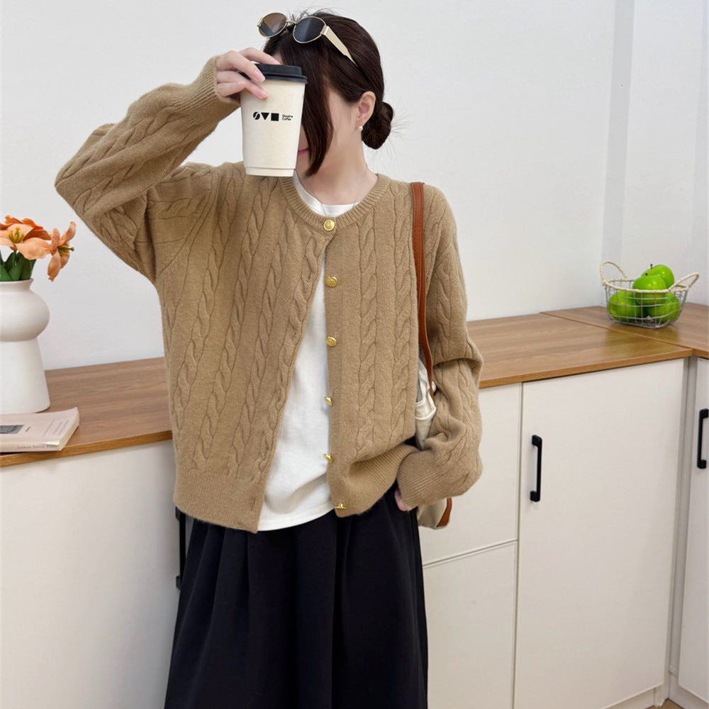 Round neck long sleeved sweater