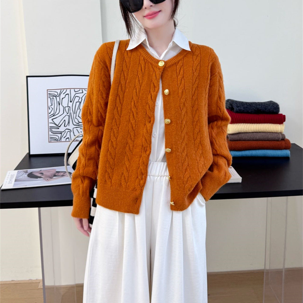 Round neck long sleeved sweater