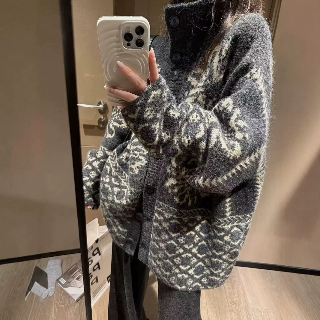 Collar loose long sleeved sweater